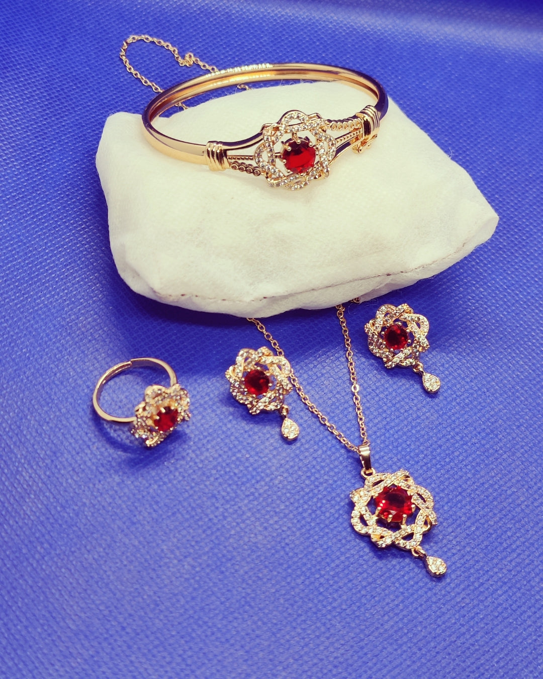 Gold plated beautiful pendant set with ring and bangle